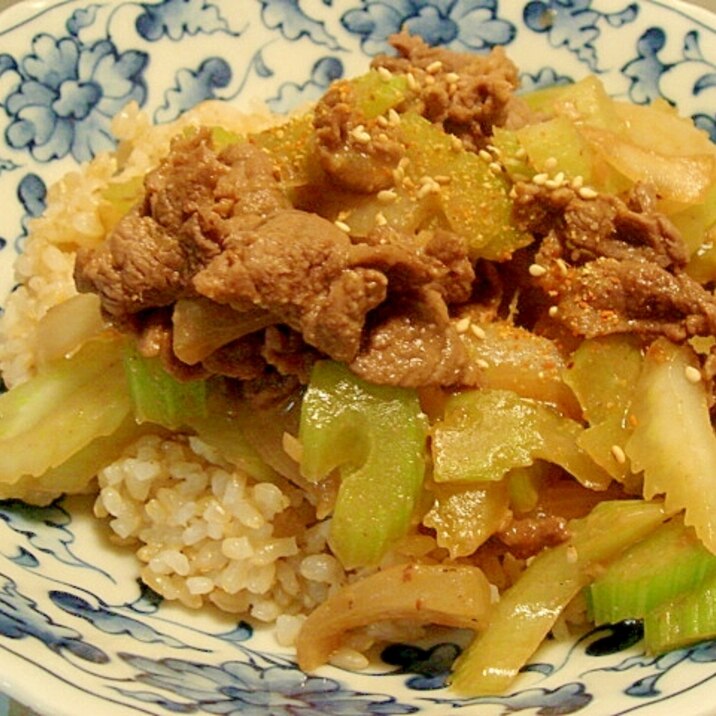 セロリ牛丼　味噌風味